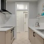 Center 2 By Grand Apartment