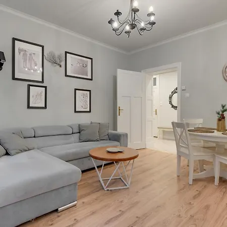 Center 2 By Grand شقة غدينيا