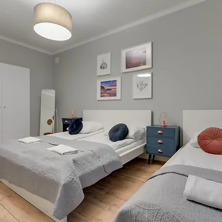 Center 2 By Grand غدينيا