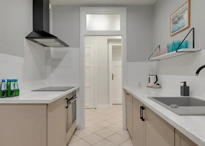 Center 2 By Grand شقة