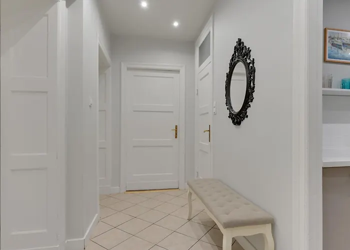 Center 2 By Grand * غدينيا