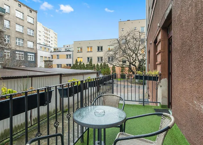 Center 2 By Grand * غدينيا